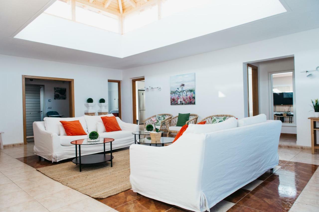 Eco Villa White Suite With Climatized Pool 科斯塔卡莱塔 外观 照片